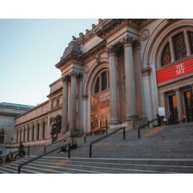 Anna Wintour ha recaudado más de 223,5 millones de dólares para el Instituto del Vestido del Museo Metropolitano de Arte de Nueva York / Foto: Unsplash, Diane Picciottino.