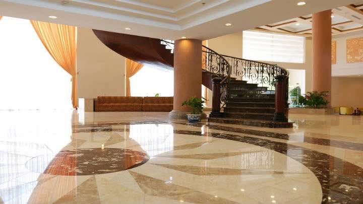 El hotel opera bajo la marca Holiday Inn, de InterContinental Hotels Group / Bigstock 