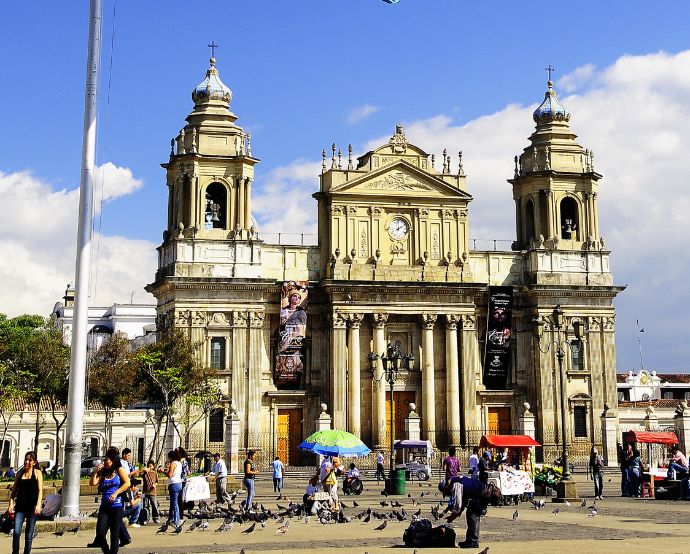 En 2022, la República de Guatemala emitió 500 millones de dólares en eurobonos a través del Ministerio de Finanzas Públicas. / Unsplash - Hector Pineda.