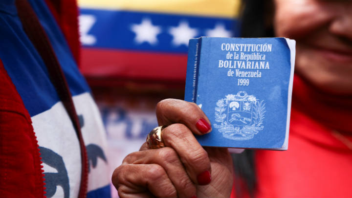 Profesores y organizaciones analizan convocatoria a Constituyente en Venezuela