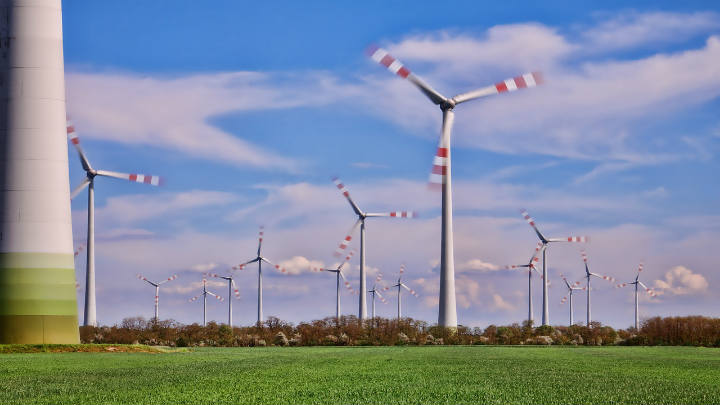 Saeta Yield adquiere parques eólicos en Uruguay con asesoría de cuatro bufetes