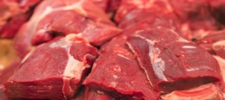 JBS procesa carne vacuna, porcina y de pollo / Bigstock