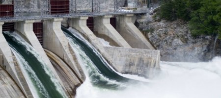 Actualmente, Generación Andina construye las centrales hidroeléctricas  El Carmen y 8 de Agosto / Bigstock