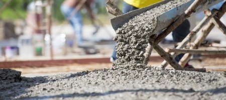 La compañía produce cemento, hormigón, áridos y cal / Bigstock