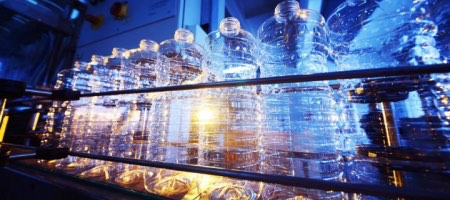 Alpek es considerado el mayor productor de PET, ácido utilizado para fabricar botellas de plástico / Fotolia