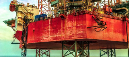 Petroquímica Comodoro Rivadavia participa en los negocios de petróleo y gas, energías renovables y cemento / Adzim Musa -Unsplash