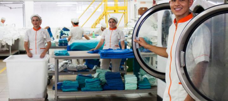 LINCO ofrece servicios de lavandería industrial de prendas desde 2006 / Tomada de la página de la empresa en Facebook