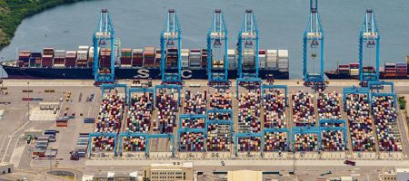 El puerto Lázaro Cárdenas es un importante eslabón del corredor interoceánico del Istmo de Tehuantepec./ Foto tomada de sitio web de APM Terminals.