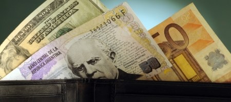 Argentina acuerda pago a bonistas representados por Henry Brecher