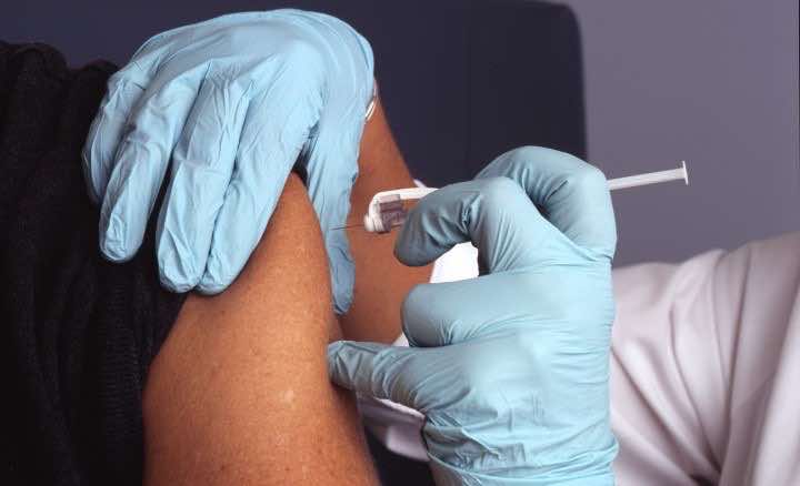 Vacuna, foto referencial / Banco de fotografías de Unsplash, National Cancer Institute