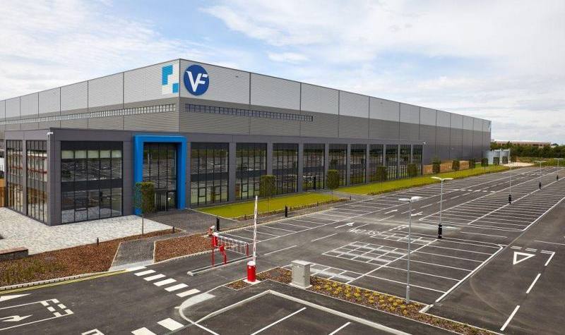 Fundada en 1899, VF Corporation produce, comercializa y distribuye ropa, calzado y accesorios / Tomada de VF - Linkedince accesorios
