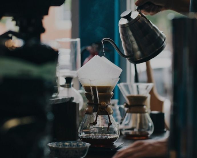 La demanda mundial de café crece entre 1,5 % y 3 % cada año./ Foto Rodrigo Flores - Unsplash, Karl Fredrickson.