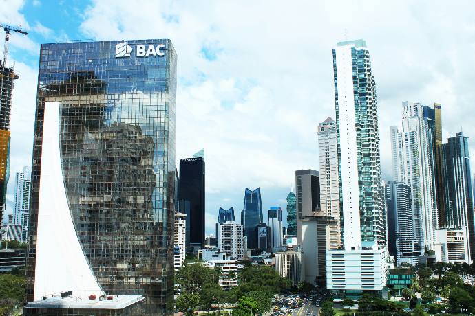 Panamá alberga uno de los más importantes centros financieros de América Latina./ Unsplash - Keiron Crasktellanos.