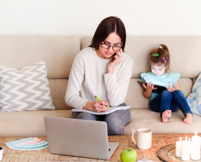 En muchos casos, las licencias de paternidad son insuficientes / Canva