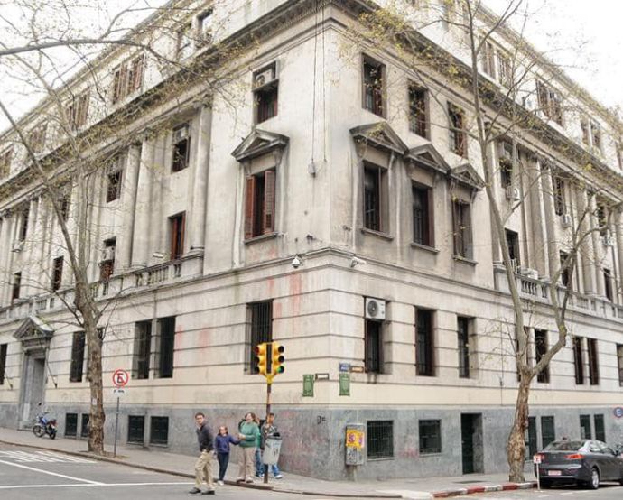 El Ministerio de Economía y Finanzas dijo que la demanda de los bonos ofrecidos fue de 5.400 millones de dólares./ Tomado de la página de la Presidencia de Uruguay en Facebook.