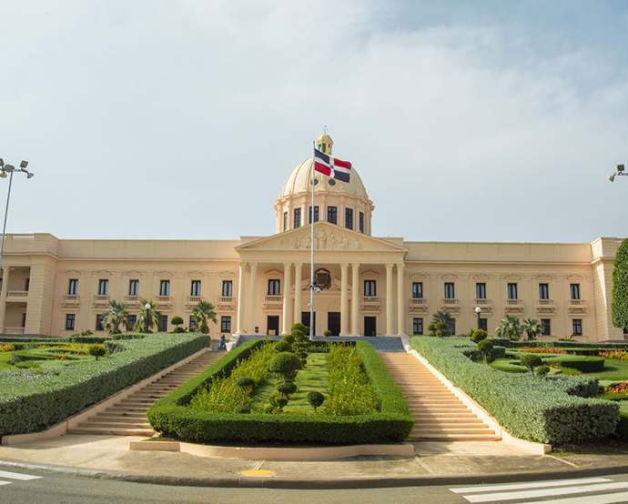 República Dominicana busca mejorar el perfil de la deuda con emisiones de moneda local./ Foto tomada del sitio web del Palacio Nacional.
