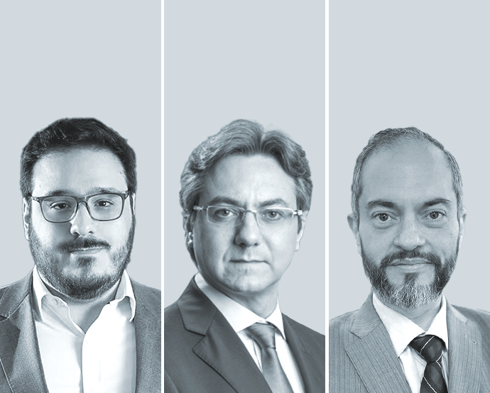 Diego Enrico Peñas, de Nabarro & Pfeferman Advogados (izquierda); Rodrigo Palacios, de Viseu Advogados (centro), y Wolmar Francisco Esteves, de Areosa Advogados.