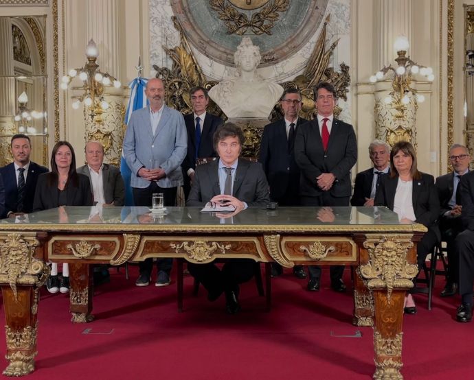 El cepo cambiario aún existe para las empresas, hay varias acciones que deberán ser revisadas en el transcurso del año. / Prensa de la Presidencia argentina.