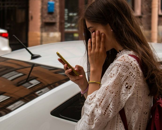 La Policía Nacional del Perú podrá acceder a datos de dispositivos móviles en casos de flagrante delito. Foto: Unsplash, Andy Vult.