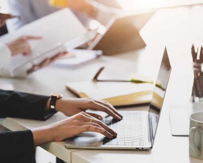 Todas las empresas continúan operando bajo su propia marca / Canva