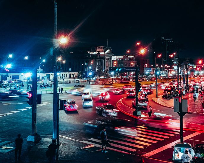 La decisión del INDECOPI es errónea, pues el plazo legal de 30 días empezó a correr desde la solicitud del 23 de septiembre. / Unsplash, BLITZMENT.