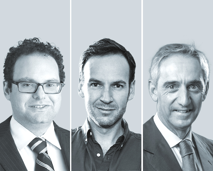 David Grosgold Debevoise & Plimpton - Estados Unidos (izquierda); José Miguel Gazitúa, de Gazitúa y Cía. Abogados (centro), y Salvador Sánchez-Terán, de Uría Menéndez - España.