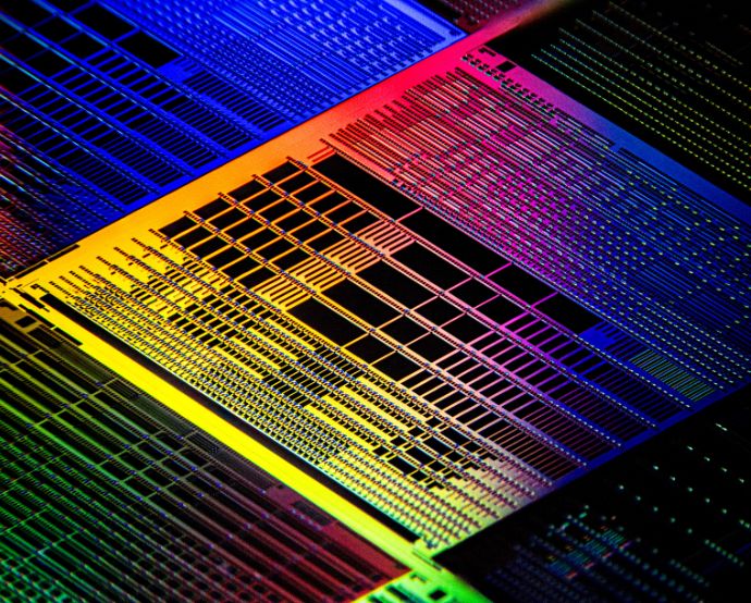 Chip fotónico (que utiliza luz en vez de electricidad) de PsiQuantum / Foto: PsiQuantum