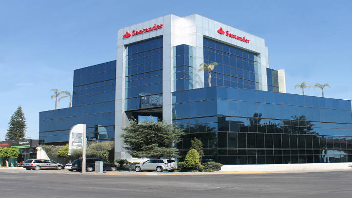 Santander adquiere cartera de arrendamiento financiero de Leasing Perú