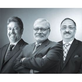 De izquierda a derecha: César Benitez, José Ugaz y Luis Vargas.
