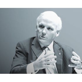 "Es posible que la profesión jurídica empiece a resquebrajarse justo en el momento en que más se la necesita, cuando enfrenta este tipo de ataque a su independencia". / Foto: Mark Ellis.