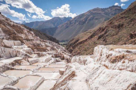 Hudbay opera la mina de cobre Constancia, en el departamento de Cusco, en el sureste del país / Unsplash - Jeff Hilnbrand