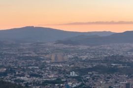 El IHSS acumula una deuda milmillonaria que hace temor por su colapso./ Unsplash, Alex McCarthy.