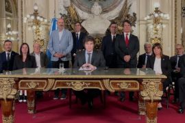 El cepo cambiario aún existe para las empresas, hay varias acciones que deberán ser revisadas en el transcurso del año. / Prensa de la Presidencia argentina.
