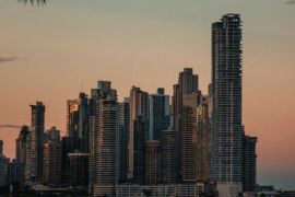 La corrupción privada debería ser penalizada porque distorsiona el libre mercado. / Unsplash, Ricardo Morales.