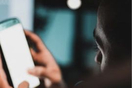 La difusión de contenido íntimo sin consentimiento constituye una de las expresiones más graves de violación al derecho a la intimidad. / Unsplash, mehdi lamaaffar.