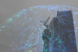 En 2026 aumentará el escrutinio sobre obras generadas con IA / Sawyer Bengtson - Unsplash (Ján Čorba) y Canva (Jonathan Santiago).