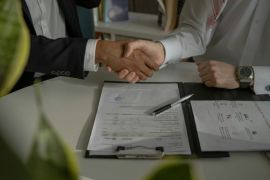 Quienes se adapten primero a las reglas de juego establecidas en la nueva Ley de Adquisiciones, Arrendamientos y Servicios del Sector Público de México y su reglamento tendrán una ventaja en las compras públicas./ Unsplash - Amina Atar.