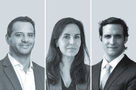 José Diego Ruiz Huidobro, de Payet, Rey, Cauvi, Pérez Abogados (izquierda María José Henríquez, de Carey, y Joaquín Solar Larraín, de Alessandri. 