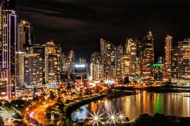 En Panamá, una de las características más recurrentes de los conflictos más complejos es la participación del Estado, particularmente en proyectos de infraestructura y construcción. / Foto: Unsplash - Yosi Bitran.