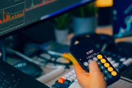 Los inversionistas y empresas que se acercan a El Salvador provienen principalmente de Europa, Asia y América Latina. / Foto: Unsplash - Jakub Żerdzicki.