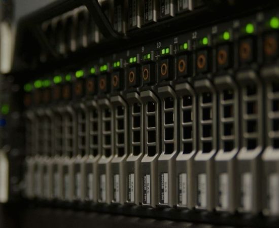 Asegurar energía suficiente, confiable y económicamente viable, especialmente en mercados como el mexicano, es el gran desafío en el desarrollo de data centers de gran escala./ Foto: Unsplash - Domaintechnik.