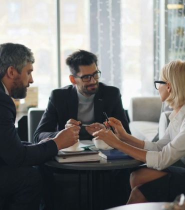 El due diligence no es solo un chequeo de riesgos; es un diagnóstico profundo del ADN de la empresa./ Unsplash - Vitaly Gariev.