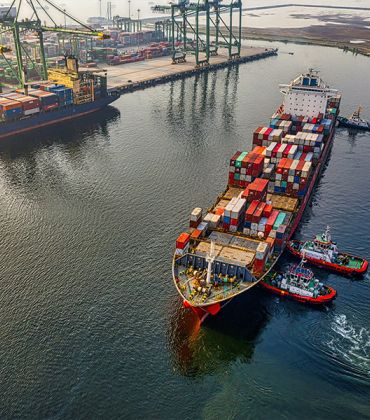 Las iniciativas 6527 y 6541, aprobadas en tercer debate el 7 de abril de 2026, buscan construir el primer marco legal moderno para reorganizar el sistema portuario guatemalteco. / Foto: Foto: Unsplash - William william.