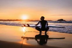 Stoked es una marca de ropa y equipos para deportes acuáticos / Bigstock