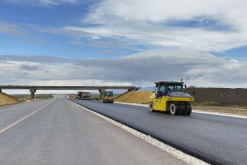 El primer tramo del proyecto contempla una extensión de 277 kilómetros de carreteras y cuatro puentes / Bigstock