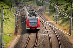 EFE desarrolla y explota los servicios de transporte ferroviario de pasajeros y carga / Pixabay