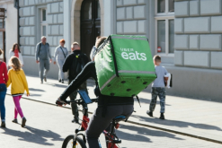 Los conductores se identifican cada día más con un trabajador tradicional y, en consecuencia, exigen el reconocimiento y la protección que la ley les otorga / Fuente: Unplash - kaip