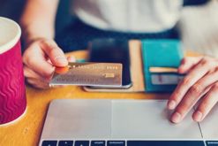 La verificación de datos financieros es otro de los servicios que ofrece Sterling./ Foto: Cortesía Sterling Check Corp. 