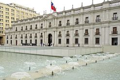 Chile ha emitido más de USD 37.000 millones en deuda sostenible./ Urbipedia - Dennis Jarvis.
