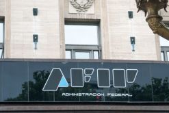 Según las autoridades, la medida le permitirá ahorrar 6.400 millones de pesos anuales al Estado. / Foto: Presidencia de la Nación.